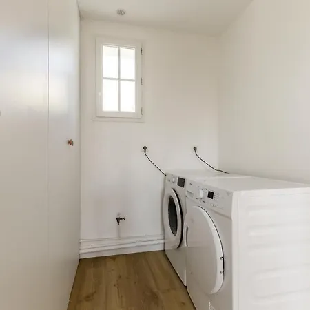 Maison Moderne Pour 5 Personnes A *